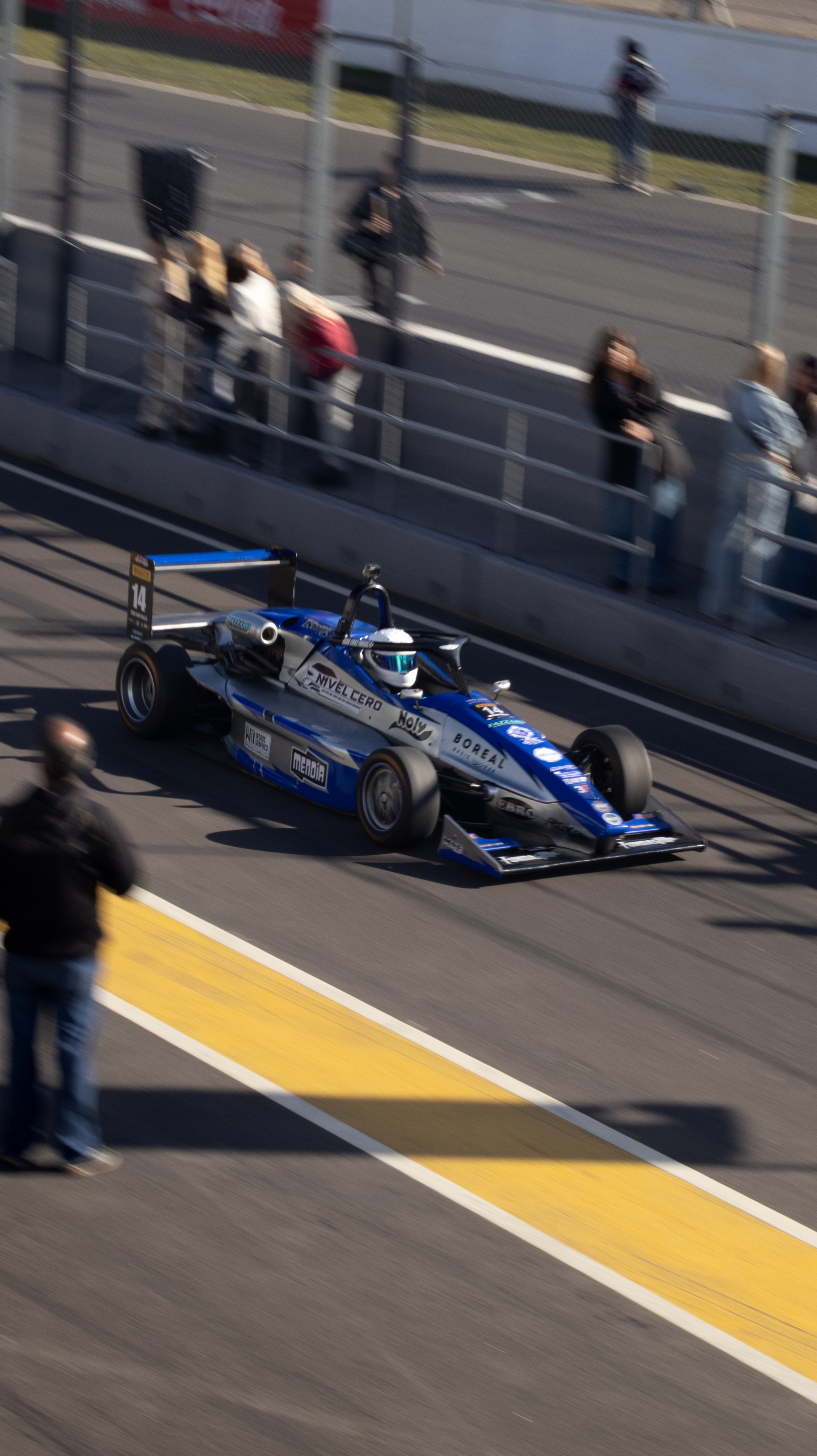 Juan Cruz Farias en el cockpit de su auto #14