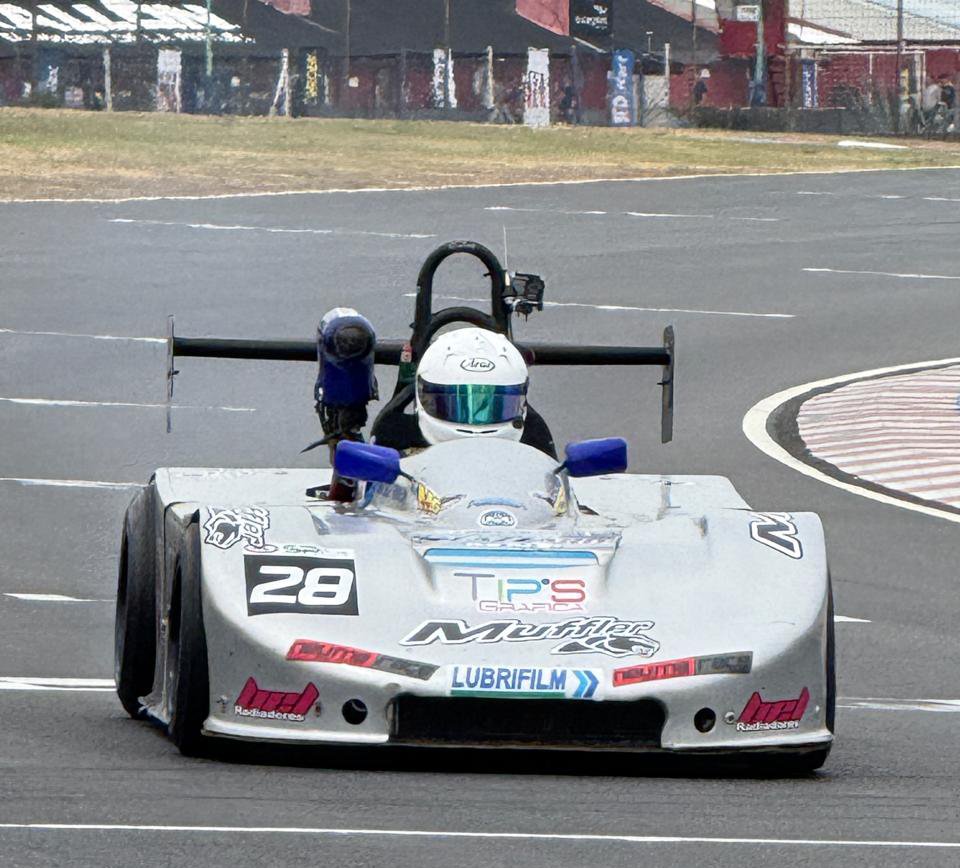 Arriba de un Sport Prototipo Metropolitano